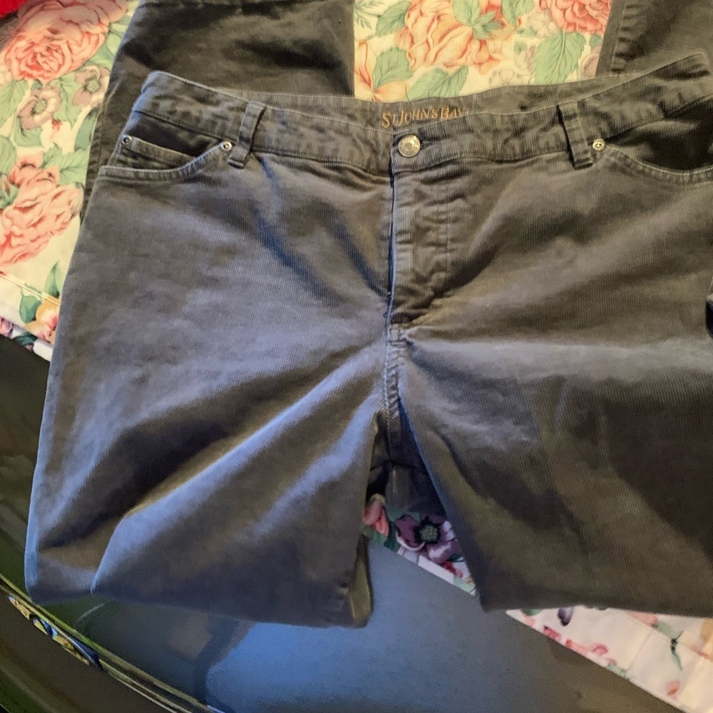 St. John's Bay Women's Boot Cut Jeans - Charcoal Gray 16 P - Picture 7 of 10